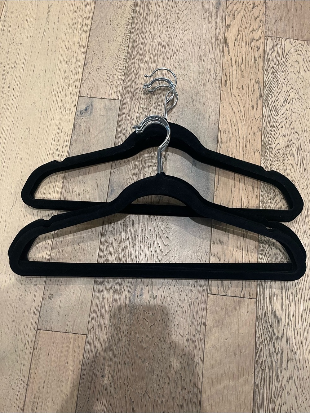 Set of 10 black velvet hangers